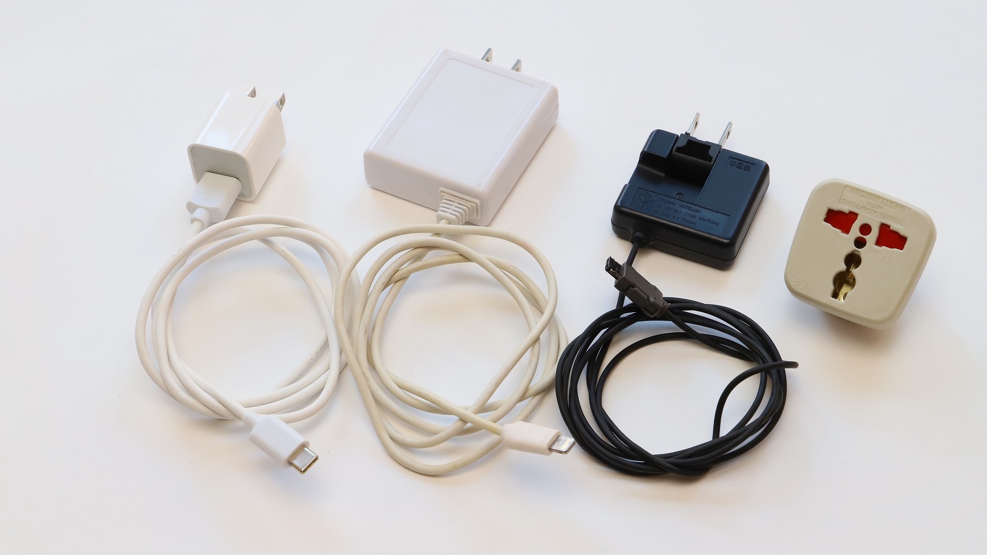 貸出備品(携帯充電各種)