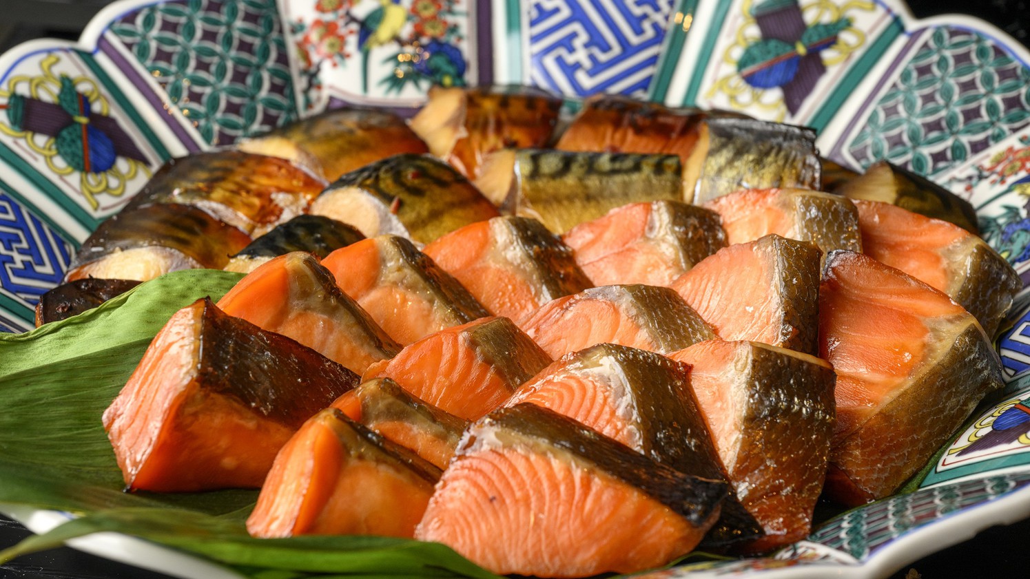 「鮭の塩焼き」身はふっくら、皮はパリッと仕上げました。ごはんによく合います。