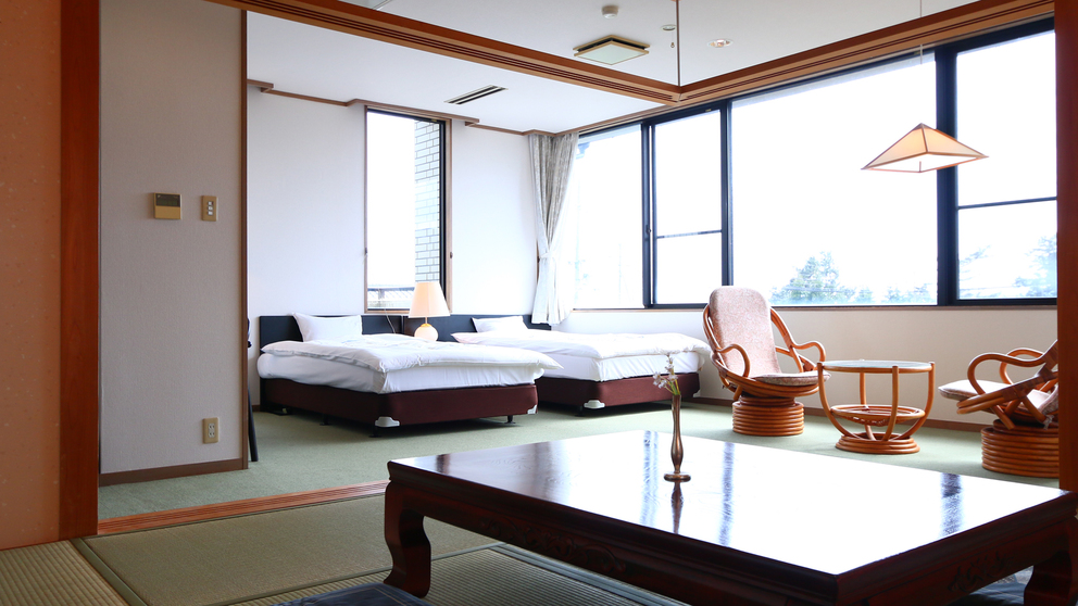琵琶湖を一望できる和洋室です。