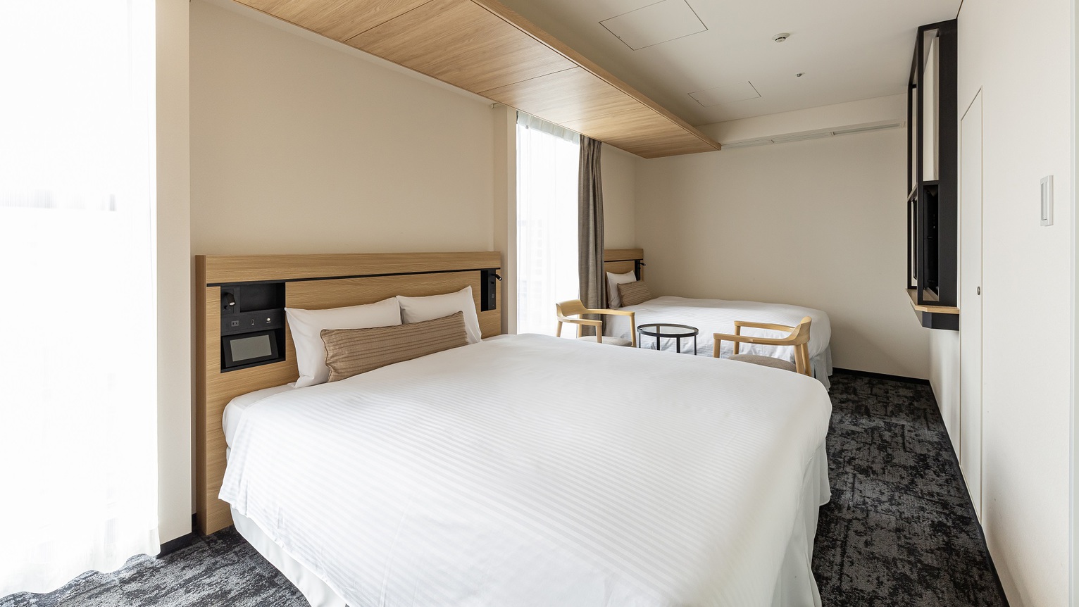 禁煙ファミリールーム[22㎡](ダブルベッド+エキストラベッド)