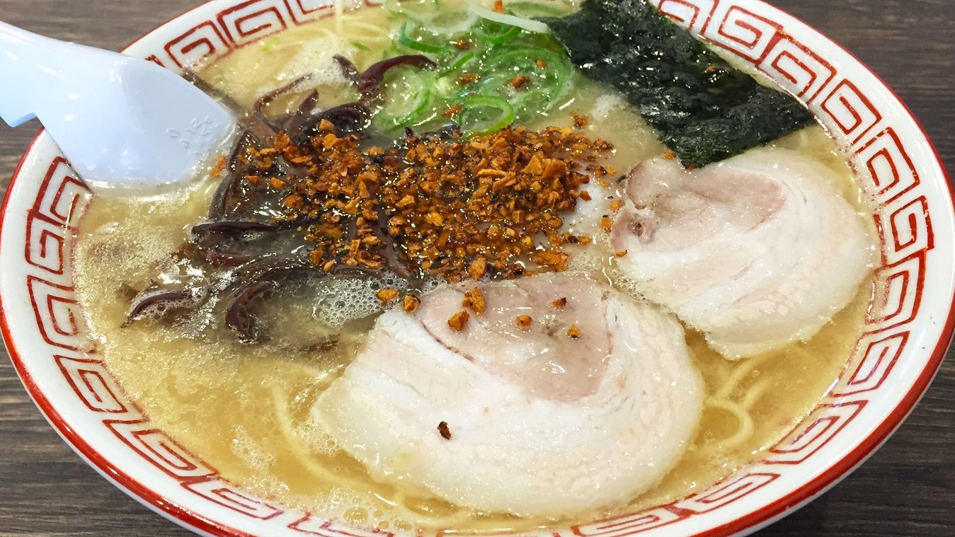 写真提供：熊本県観光連盟玉名のご当地グルメ玉名ラーメン！