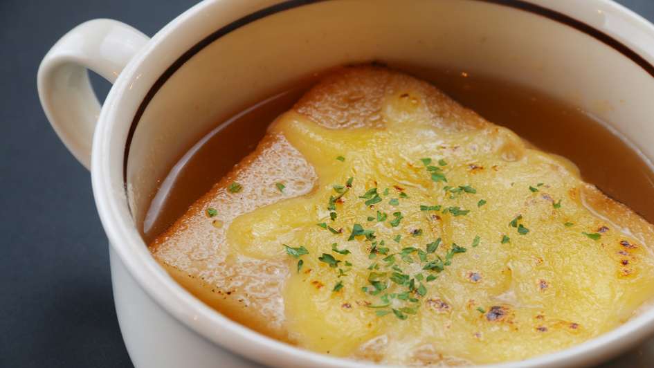 #夕食じっくりと炒めた玉ねぎが味の決め手♪オーナー特製のオニオンスープ！