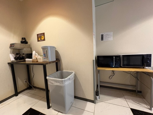 電子レンジ、無料のコーヒー