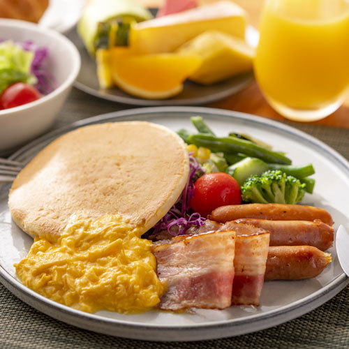 *【朝食：バイキング（一例）】パンケーキやサラダなど、洋食メニューも多数ご用意！