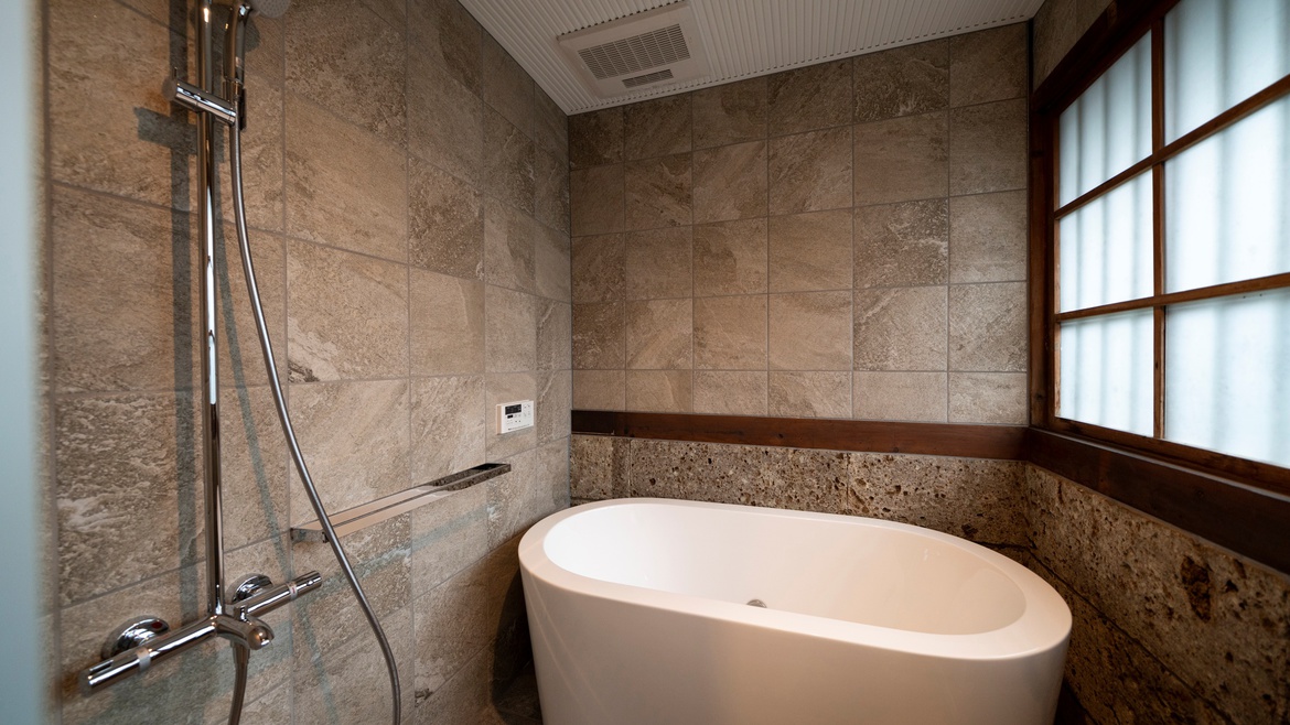 【新宅A】お風呂（シャワー、浴槽、イス、湯桶）