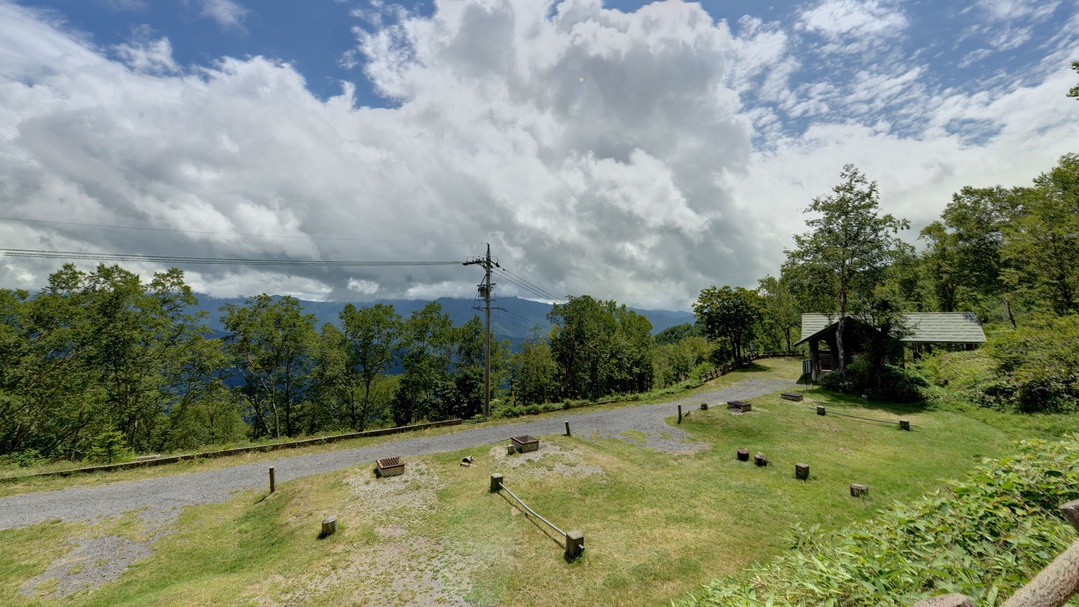 *キャンプ場／3，000m級の山々を目前に大自然を感じられます