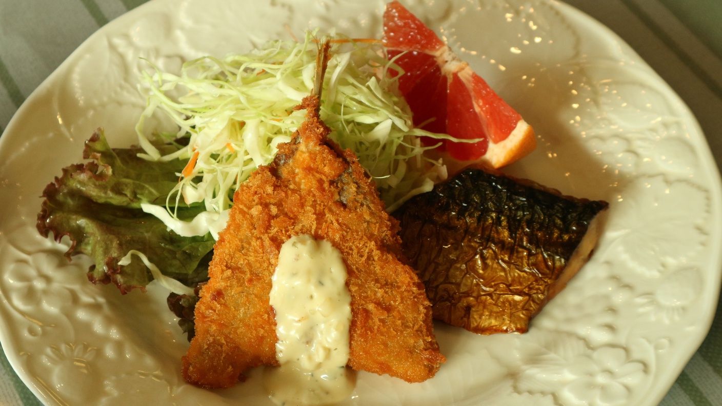 *朝食一例／焼き魚・フライ付き