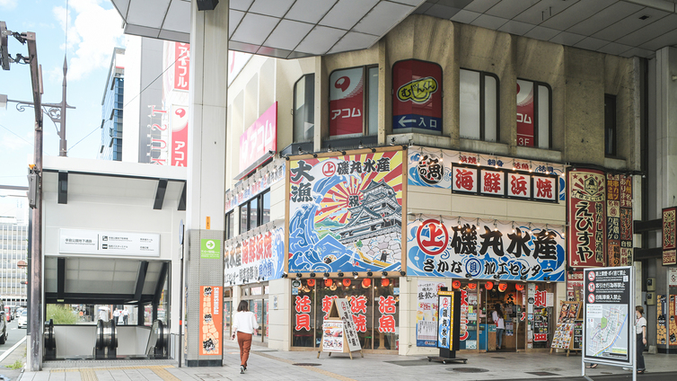 【辛島公園地下駐車場】地下通路を通ると濡れずにご移動いただけます。