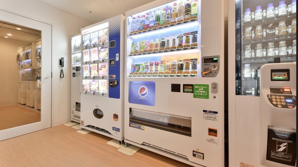 【3階ベンダー室】ジュース・アイス自動販売機、製氷機がございます。