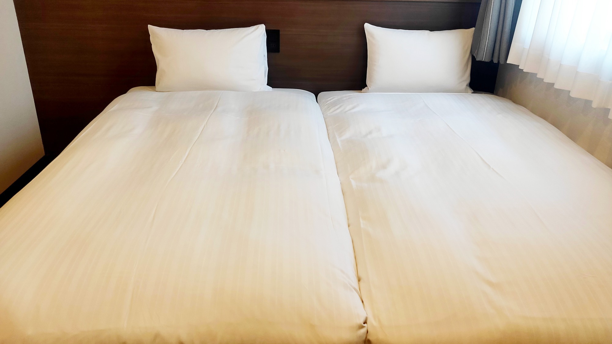 スタンダードツイン(100サイズベッド)ベッドをくっつけてハリウッドツインとして利用する事も可能