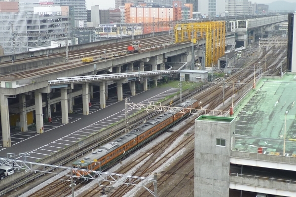 客室から見える在来線一例