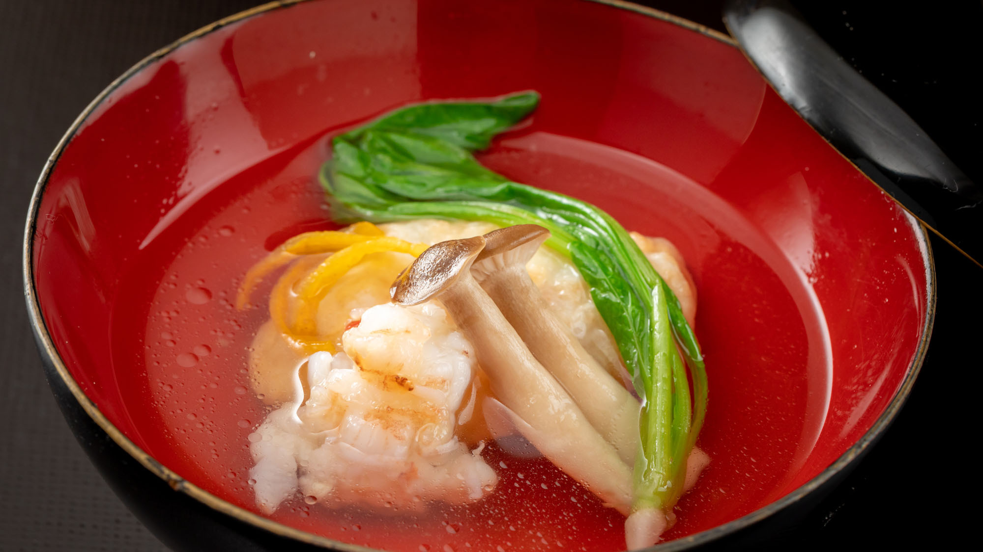 シンプルなものほどおいしくなるのが和食。料理の鉄人の細やかな技が、味を引き立てます