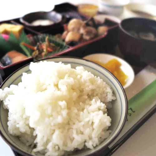 *【和朝食一例】ごはん、お味噌汁、焼き魚など健康的な和定食。