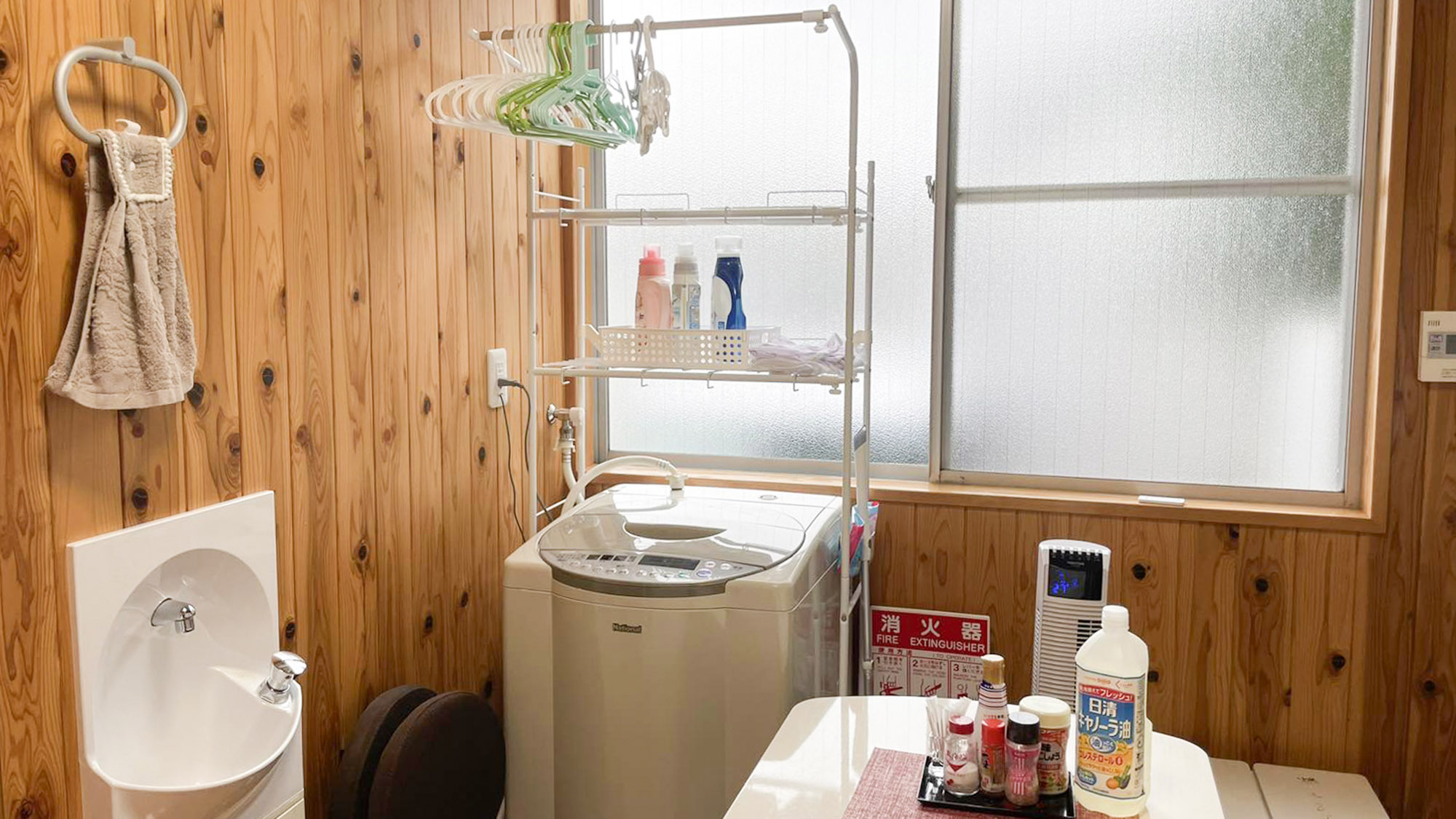 ・【洗濯機】いつでも好きな時に洗濯できます。洗った衣類は浴室乾燥機で乾かせます