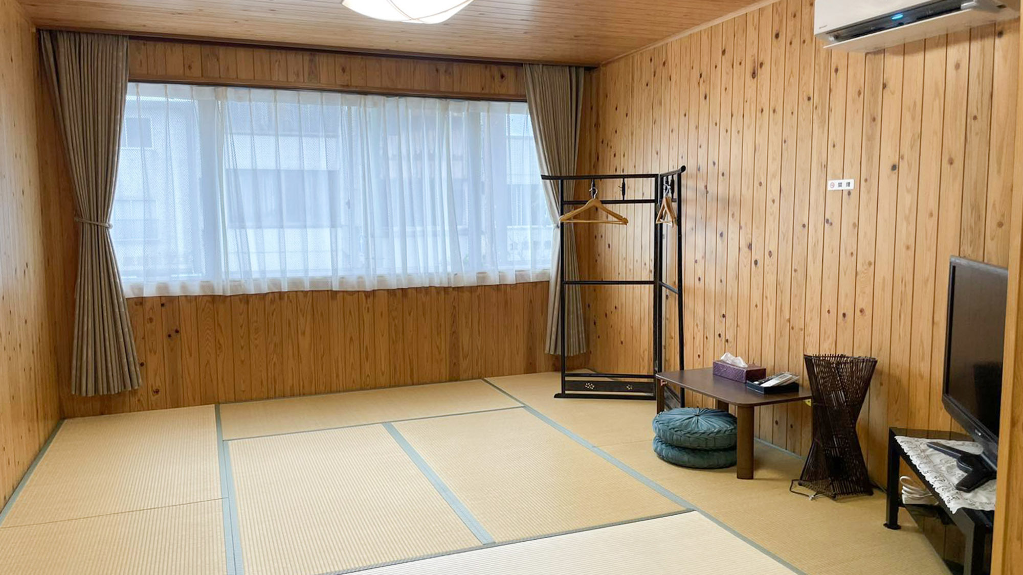 ・【2階和室】各部屋にエアコンを完備。1年を通して快適にお過ごしいただけます