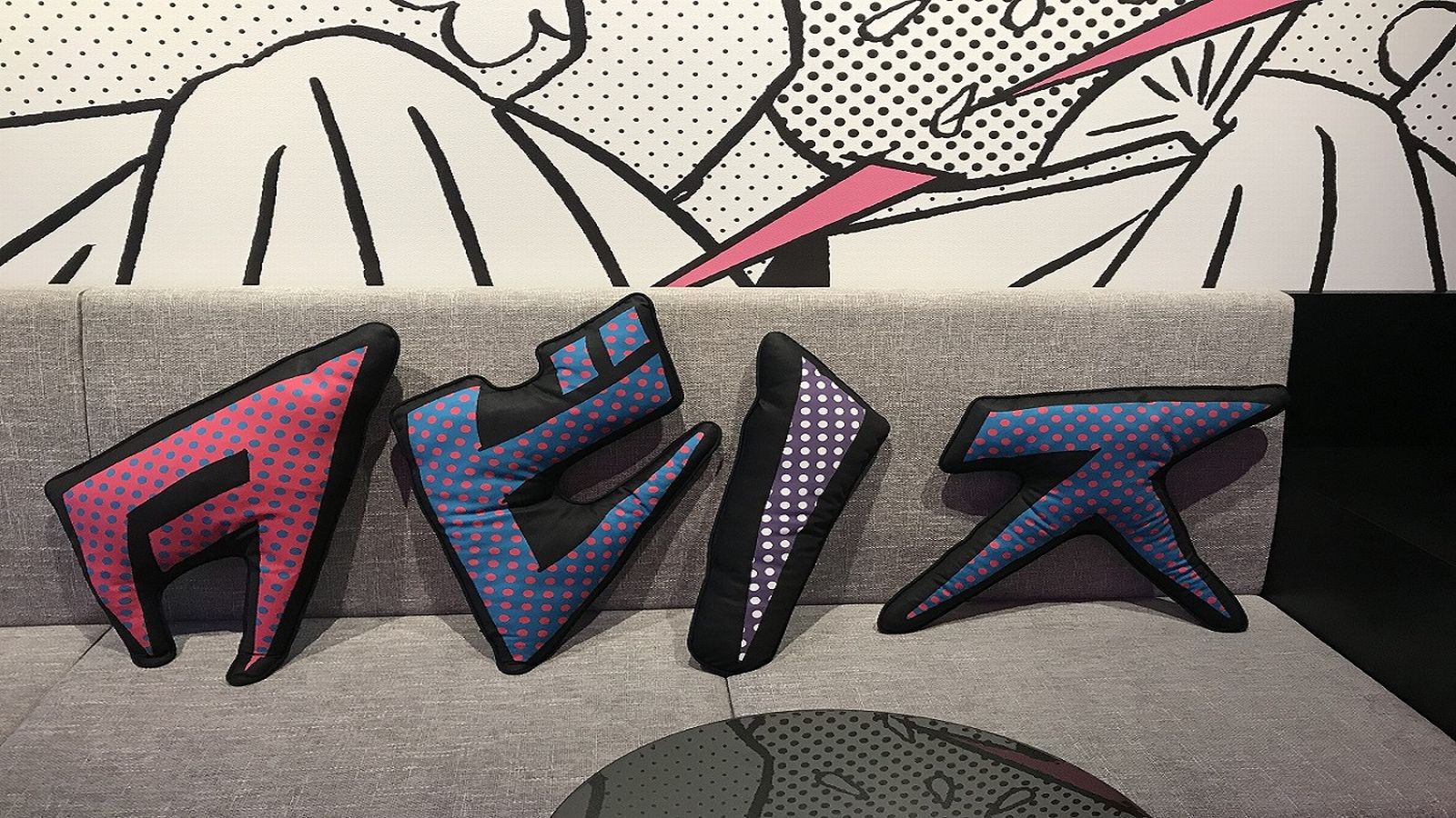 【激レア！タビノスクッション】ホテルのどこにあるか探してみてください♪