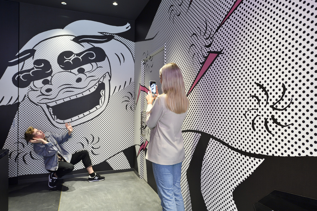 【ロビー】獅子舞とかいて、シシマイと読みます。