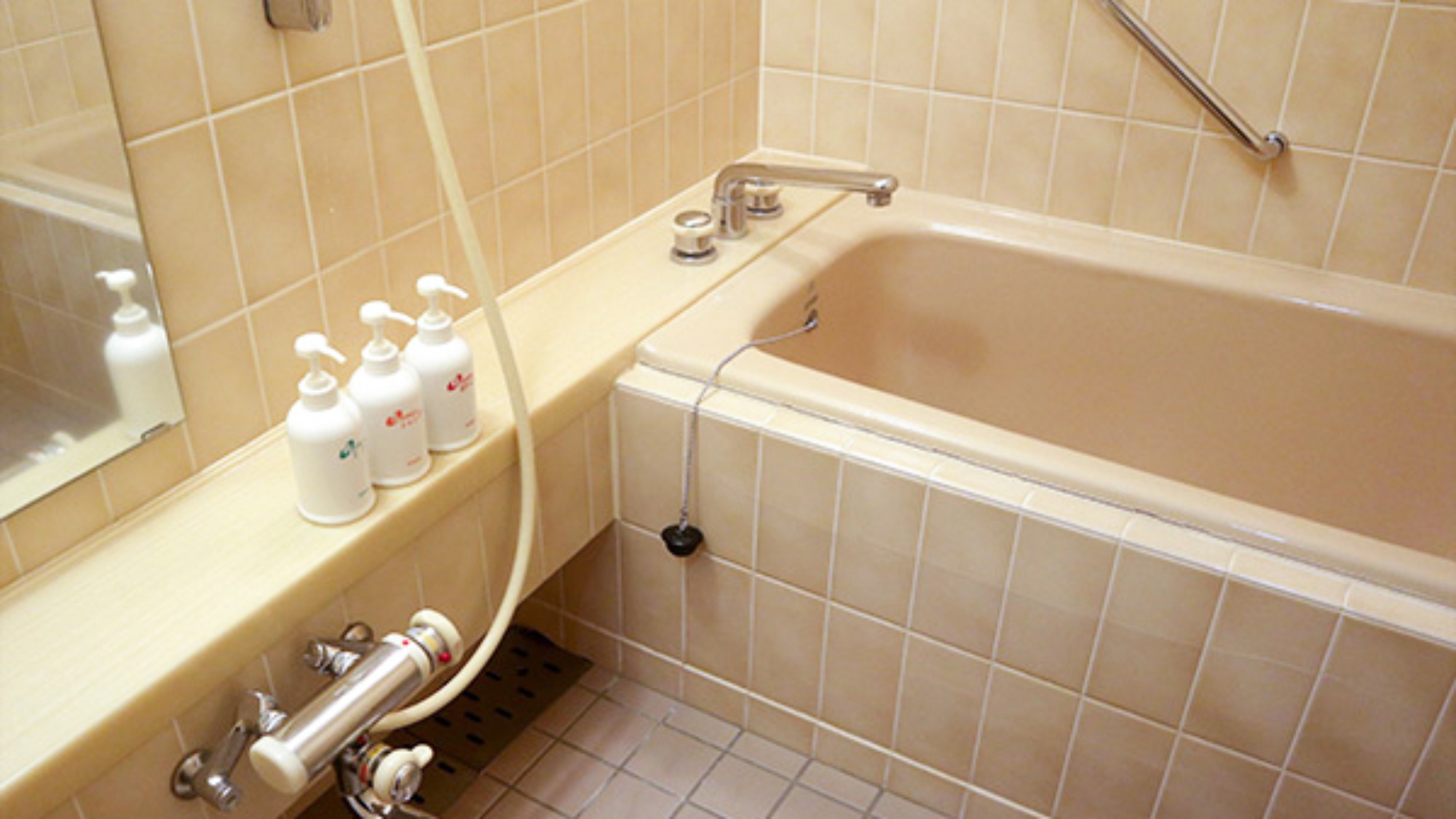 ・【和室/浴室】セパレートタイプで洗い場があるので、広々と体が洗えます