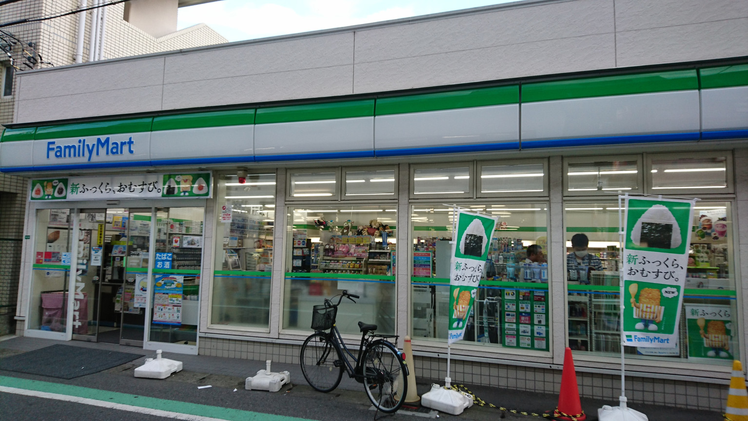 【周辺案内】ファミリーマート徒歩4分