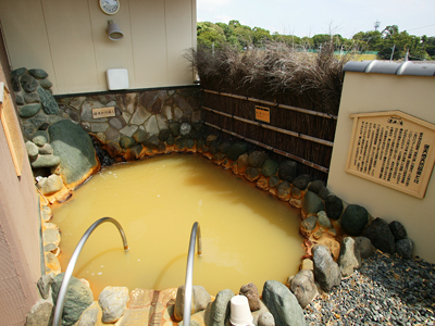 【周辺案内】天然温泉法典の湯お車11分♪