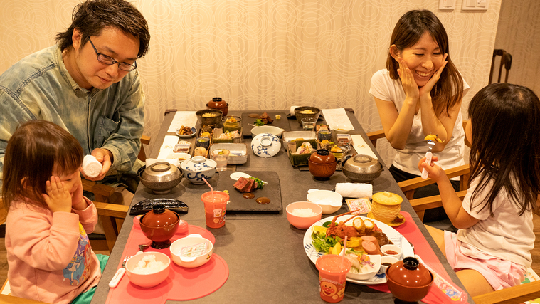 ご夕食もご朝食もゆっくり気兼ねなくお部屋食