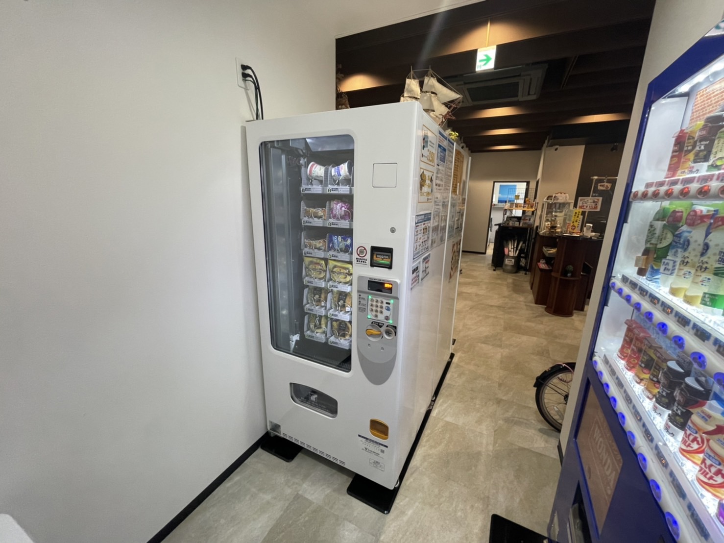 HOTEL WIN ロビー自動販売機コーナー
