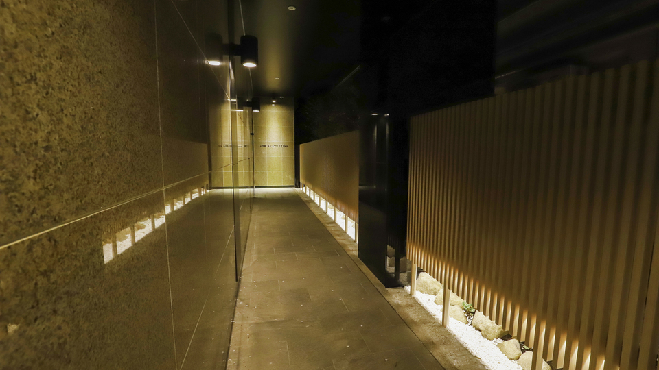 【1F正面入口通路】和風な入口