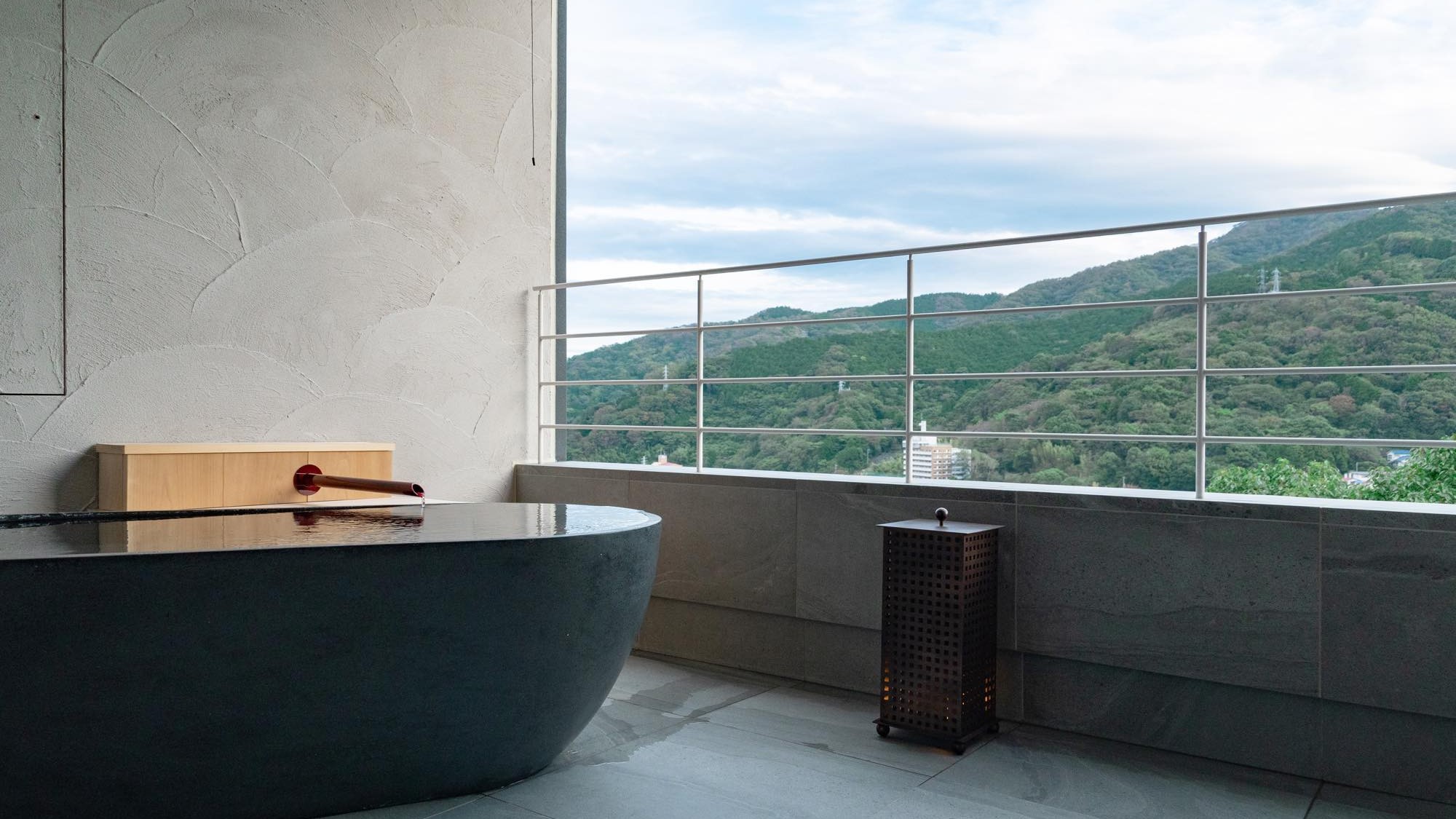 客室露天風呂イメージ（山水のツイン３階）