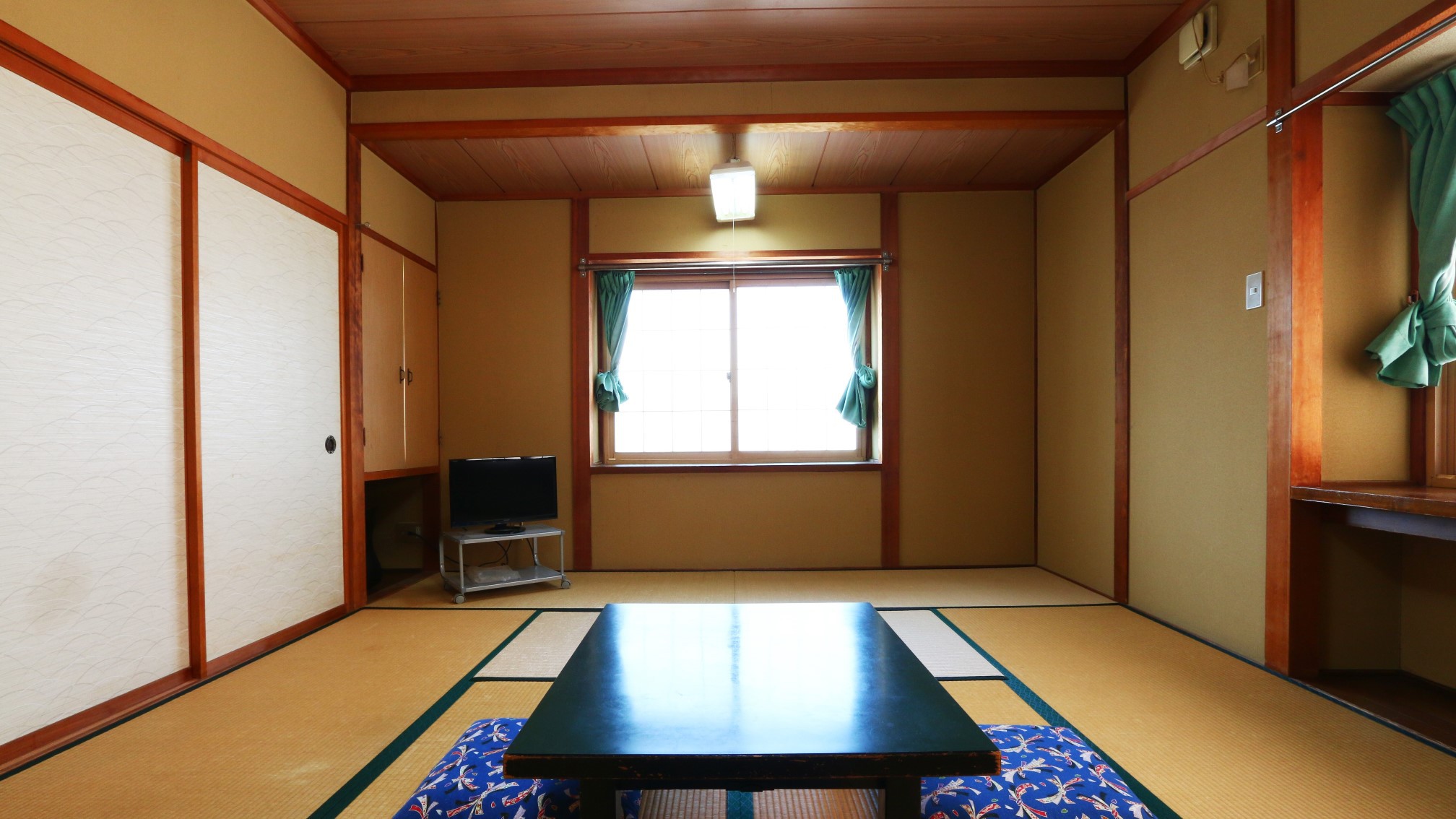 【寛ぎ部屋】和室10畳。人数により当館で割り振り致します。