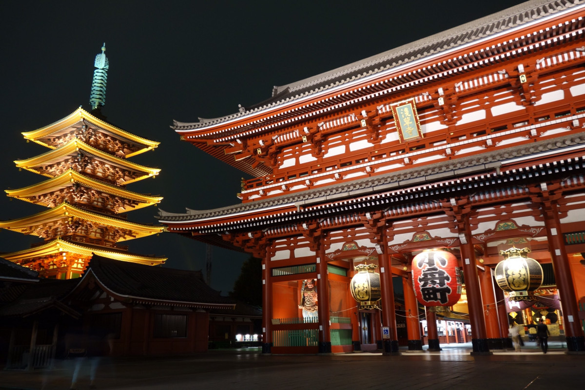 夜の浅草寺