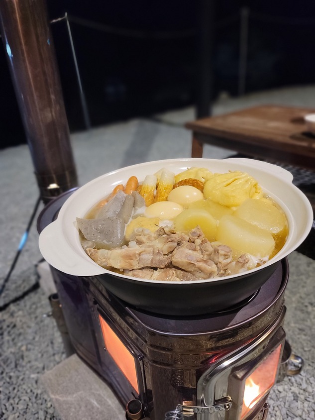 寒い冬は薪ストーブでお鍋