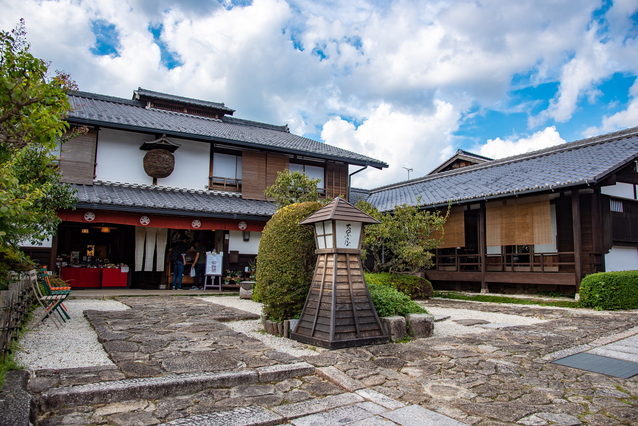 馬籠宿造り酒屋の土産物店