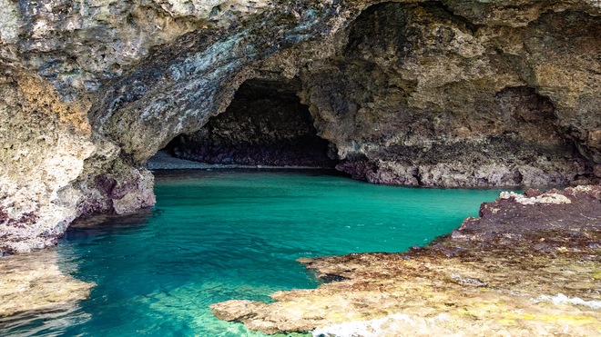 *【青の洞窟（一例）】幻想的な景色！ここだけの体験をお楽しみください