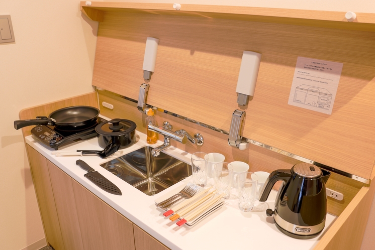 全室簡易キッチン、調理器具完備、ご軽食を取る際にも便利です