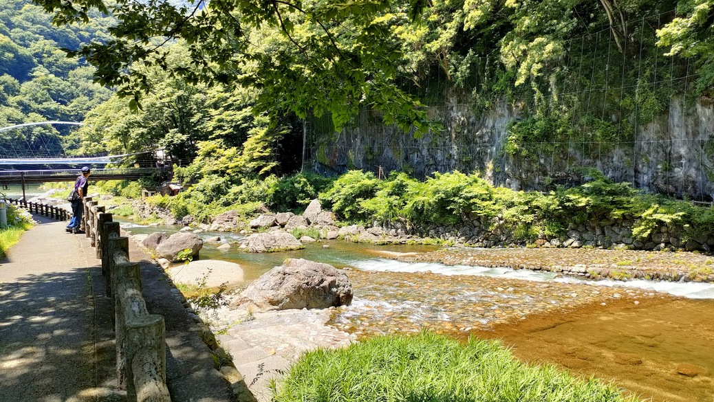 川沿いのお散歩も気持ちが良いですよ