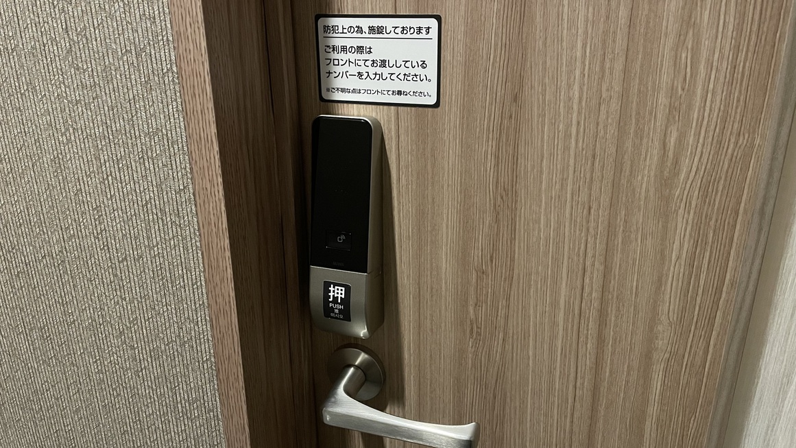 女性大浴場入り口（暗証番号はフロントにてお渡し）