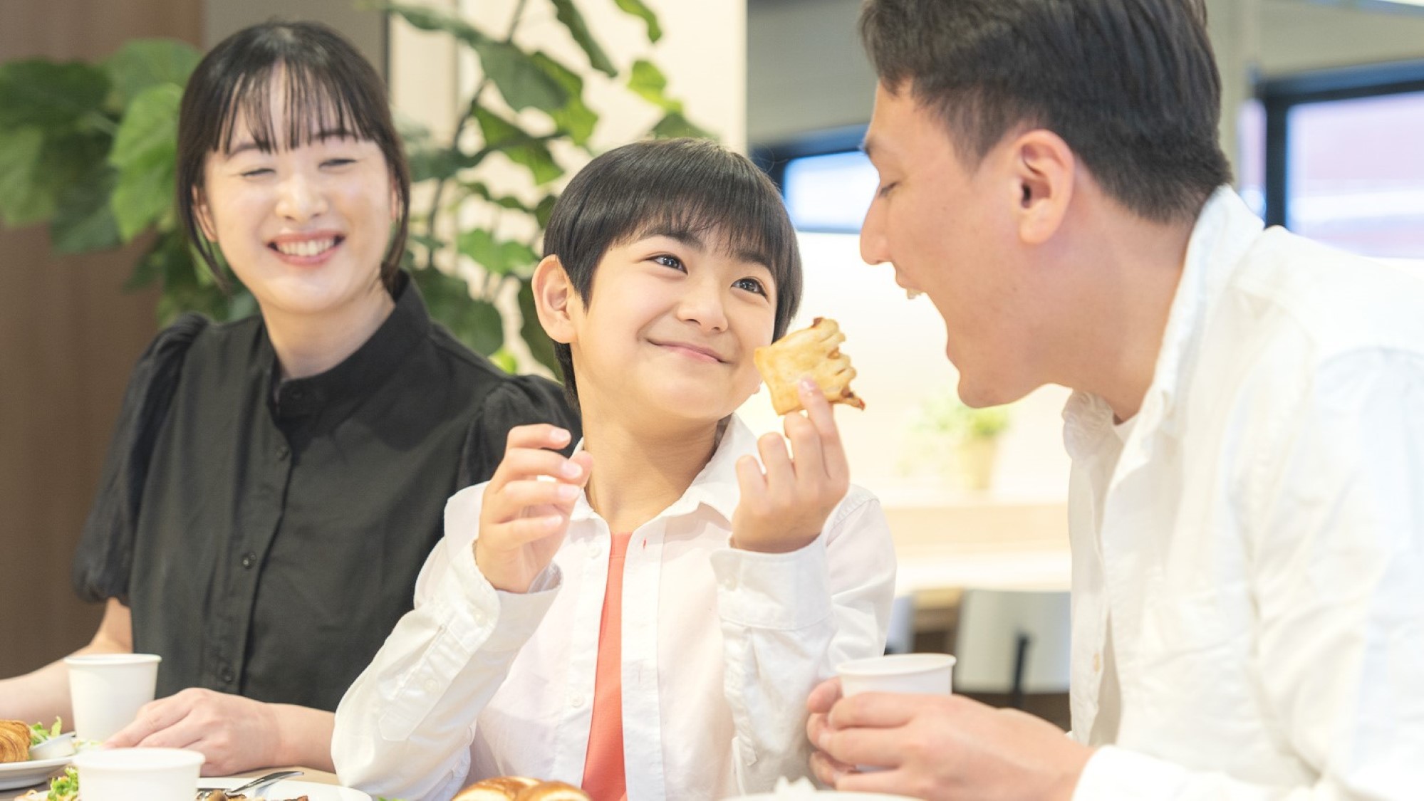 焼き立てパンの香りが食欲をそそります♪