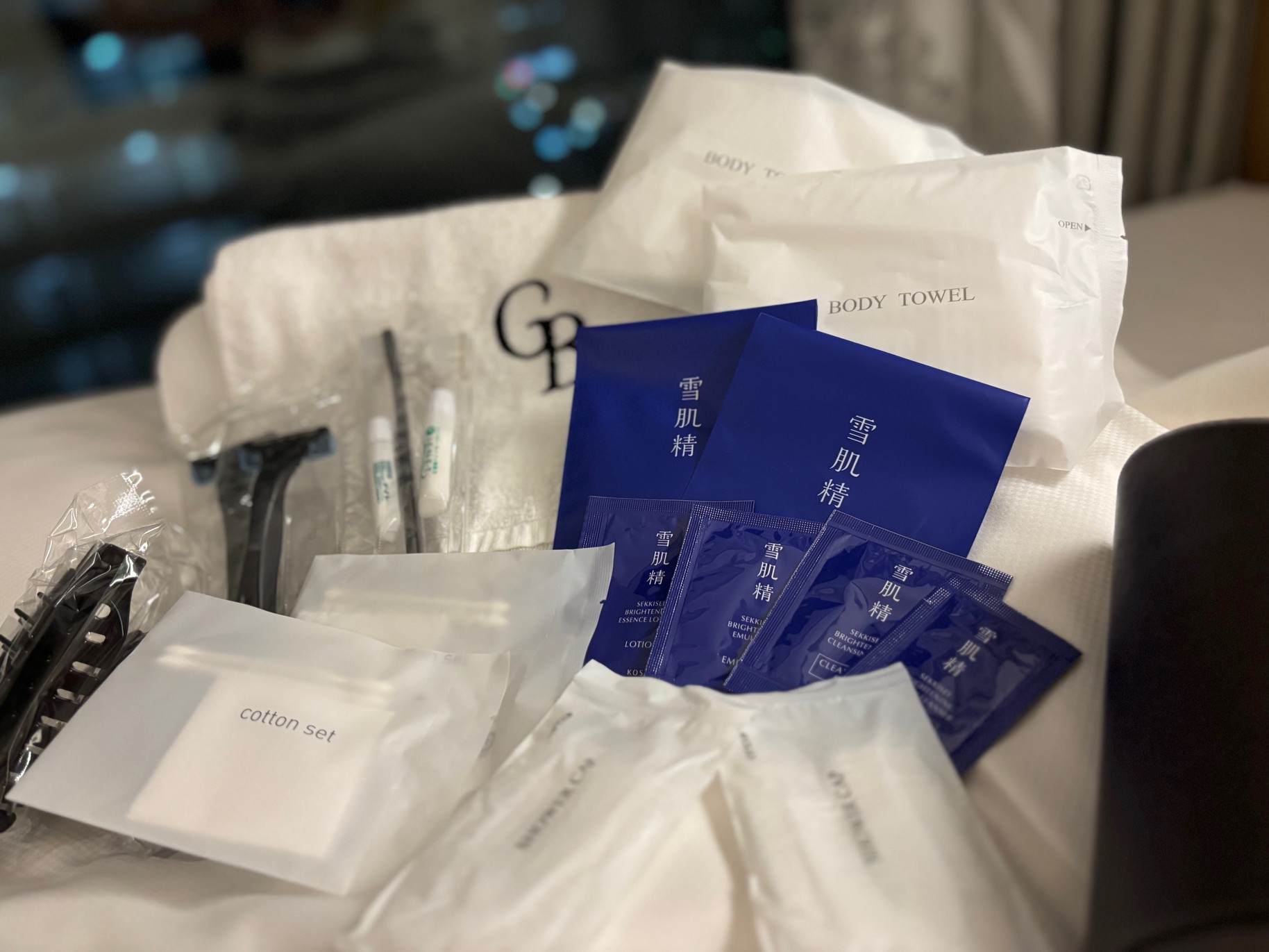 客室アメニティ：雪肌精スキンケアセット