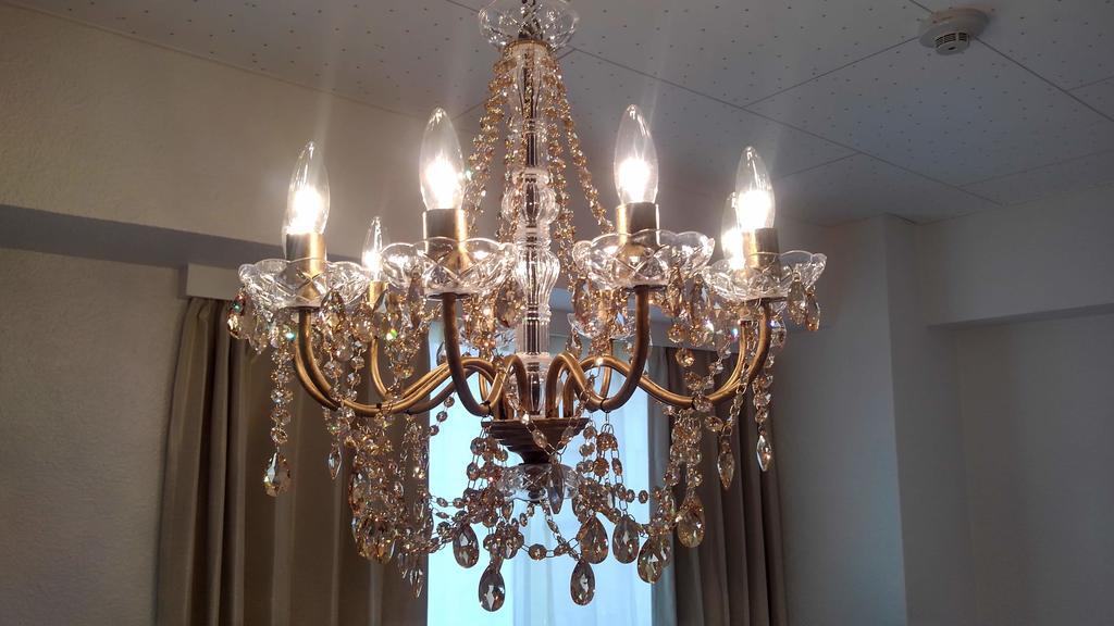 A full gold chandelier Swarovski crystal.