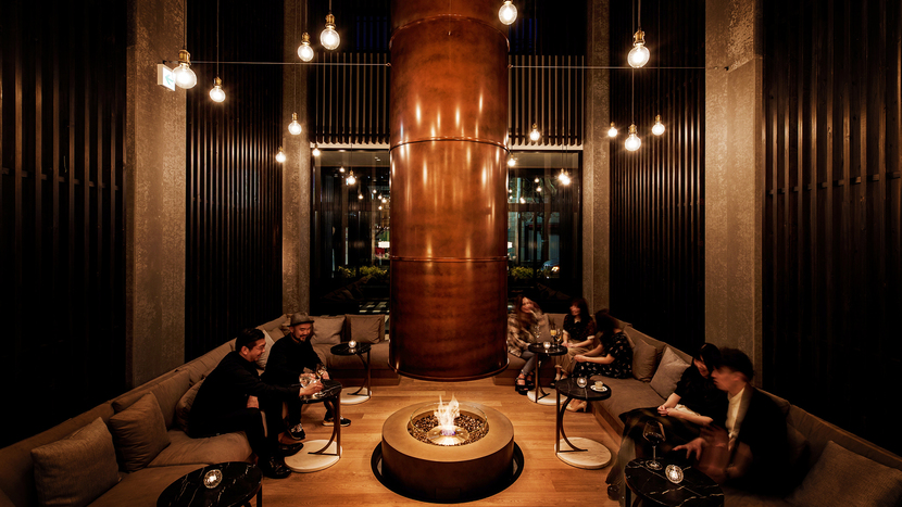LOUNGEホテルの象徴である、開放的で居心地の良いラウンジ。新たなアイデア・交流が生まれる予感