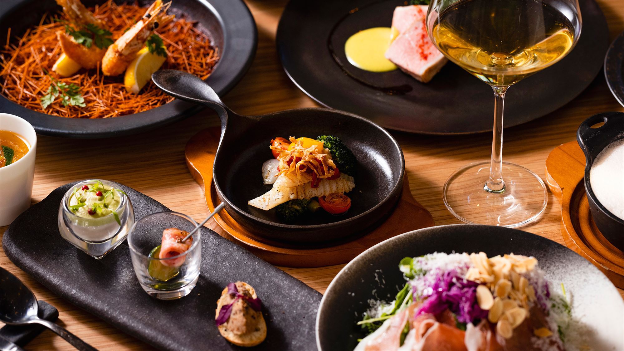 信州の恵みを活かした、五感で味わうモダン・スパニッシュ。