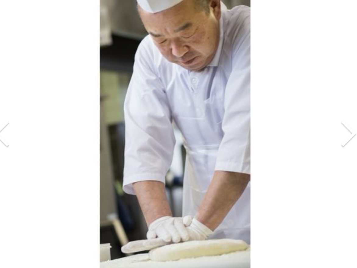 当館の自家製手打ち讃岐うどんは、うどん職人が打つ、寝かす、延ばす、切るの工程を４日かけて行います