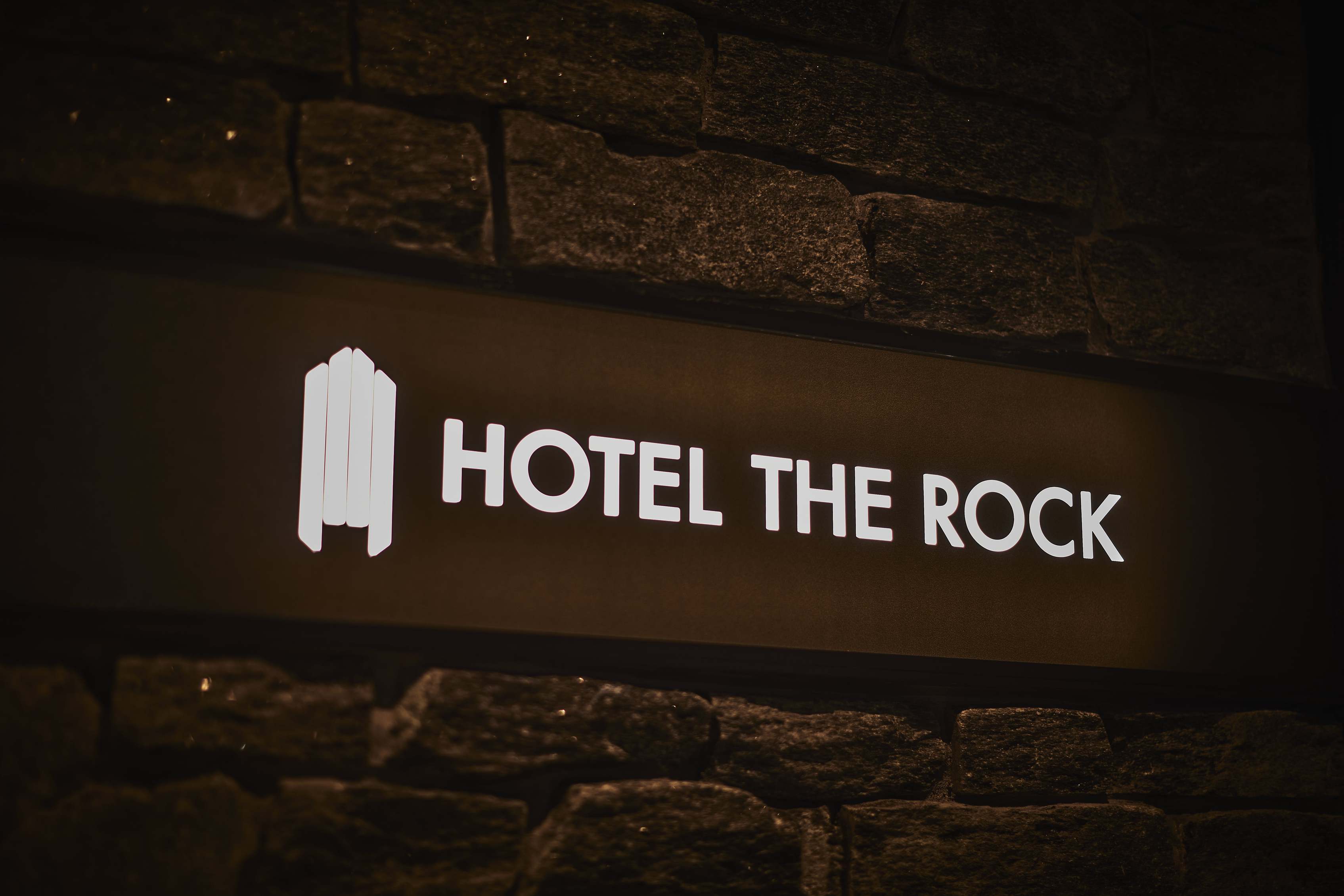 HOTEL THE ROCK ロゴ
