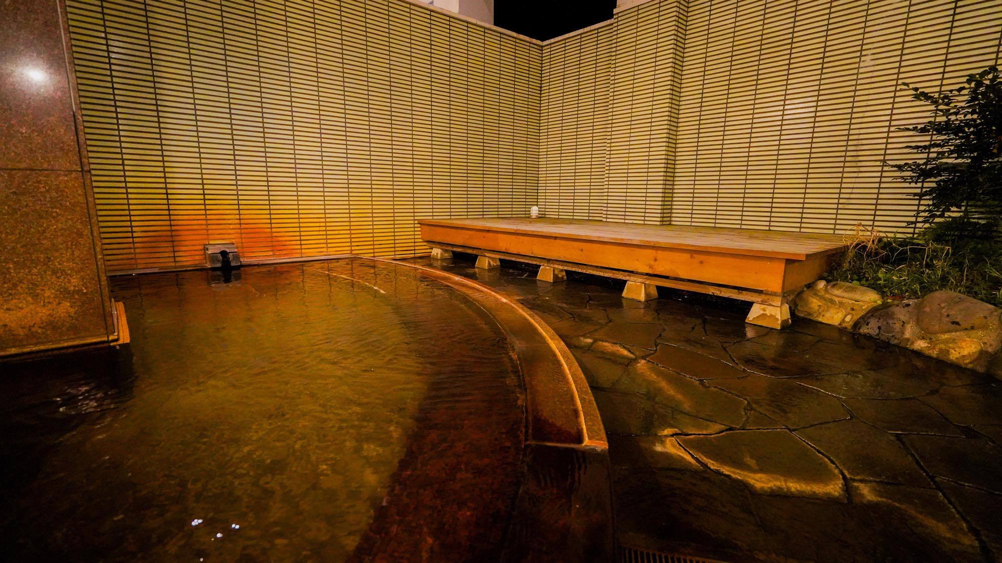 甑島唯一の天然温泉露天風呂
