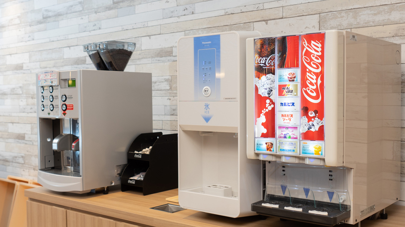 挽きたてコーヒーからジュースまで種類豊富なドリンクバー