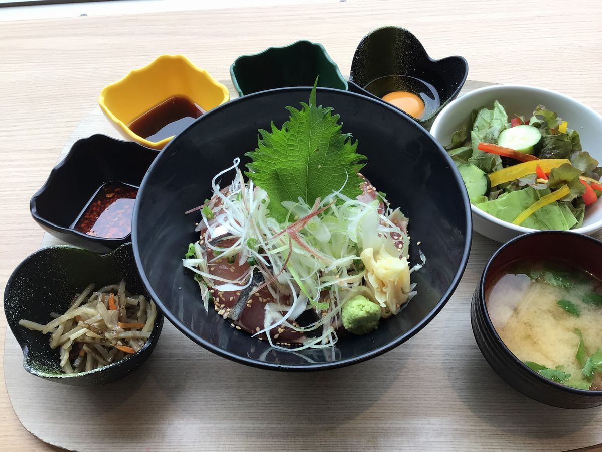 まぐろユッケ丼