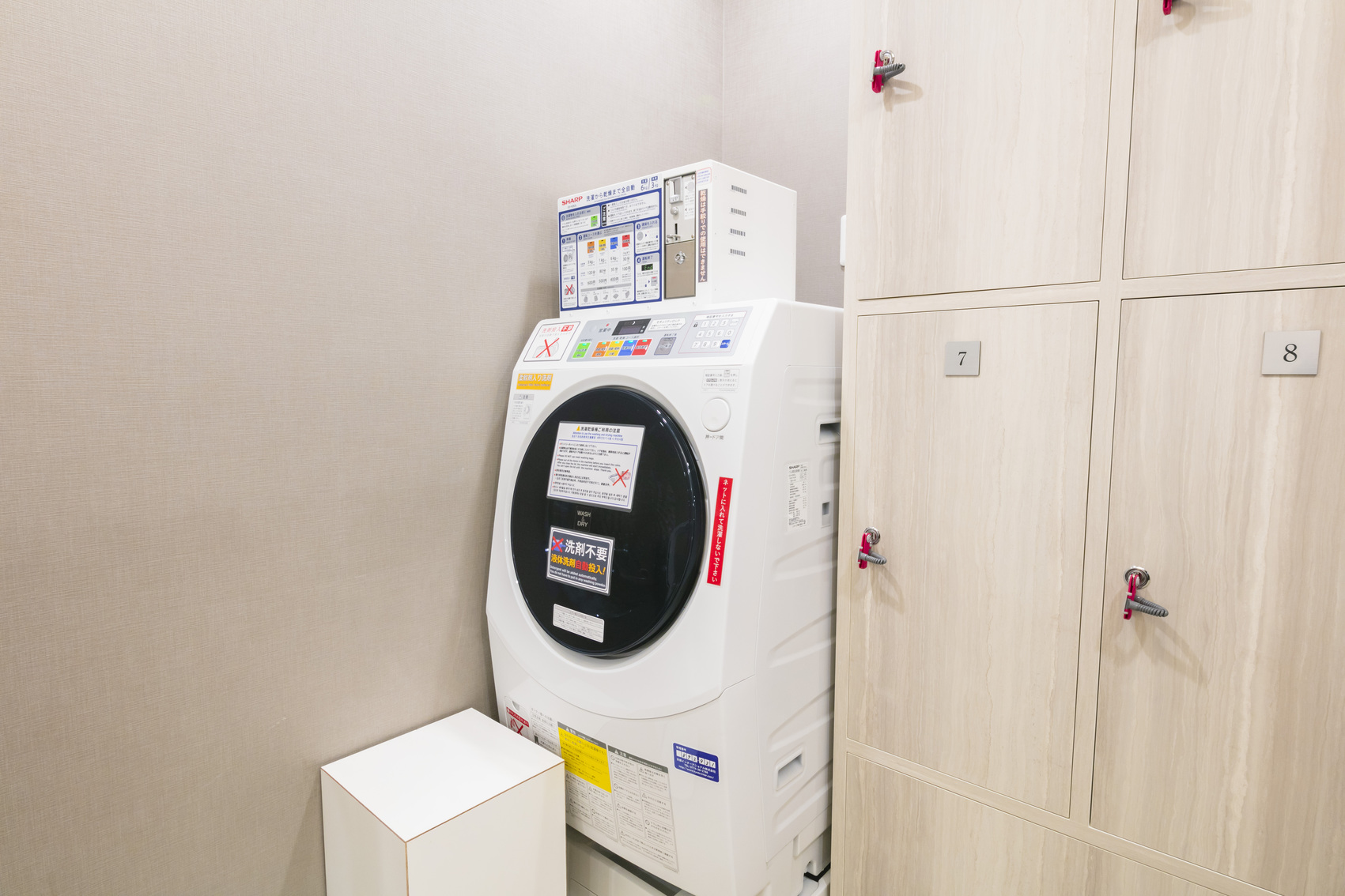 【女性脱衣場専用ランドリー】