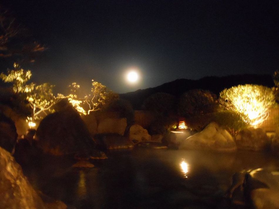 満月の露天（赤）