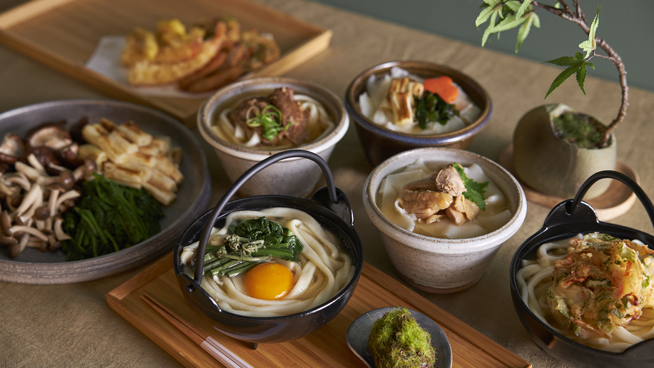 トッピングがたくさんのオリジナルうどんを作ってお楽しみください。