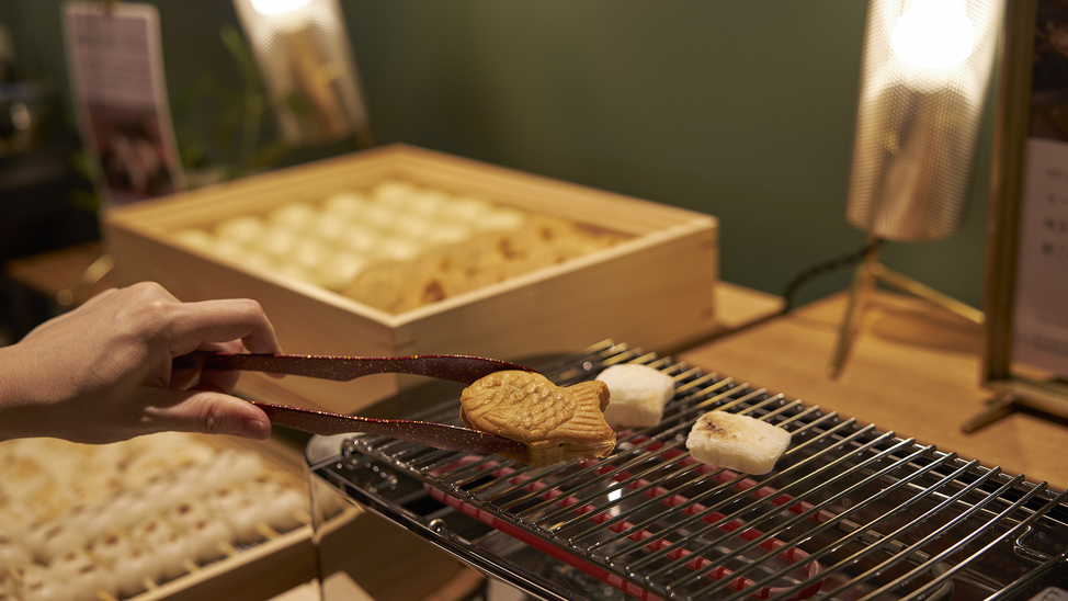 お餅や、お団子、たい焼きを専用スペースで温めるとより美味しくお召し上がりいただけます。